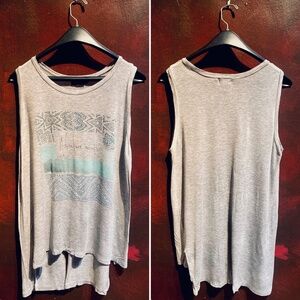 Graphic High-Low Stretch Tank Top
